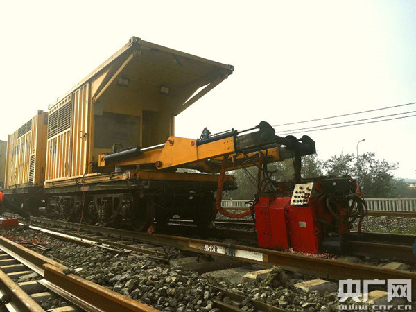 天津鐵路樞紐西南環(huán)線改造進(jìn)入無縫軌道焊接.jpg 天津鐵路樞紐西南環(huán)線改造進(jìn)入無縫軌道焊接.jpg